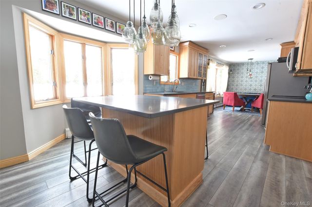 11 Reynolds Road, Shoreham, NY 11786