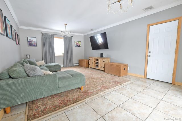 11 Reynolds Road, Shoreham, NY 11786