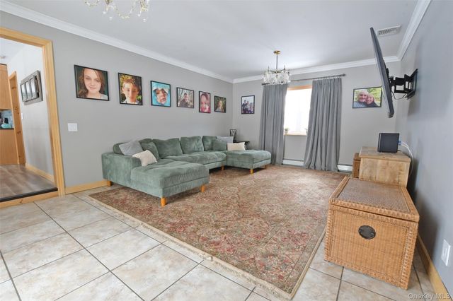 11 Reynolds Road, Shoreham, NY 11786