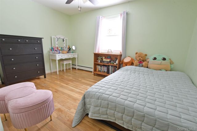 11 Reynolds Road, Shoreham, NY 11786