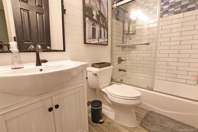 11 Reynolds Road, Shoreham, NY 11786