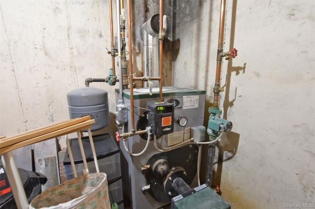 11 Reynolds Road, Shoreham, NY 11786