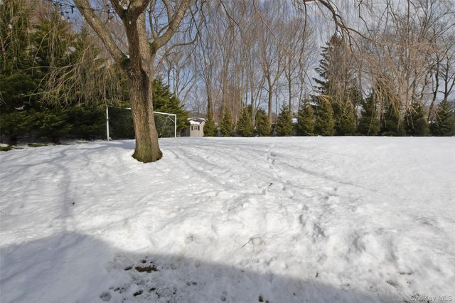 11 Reynolds Road, Shoreham, NY 11786