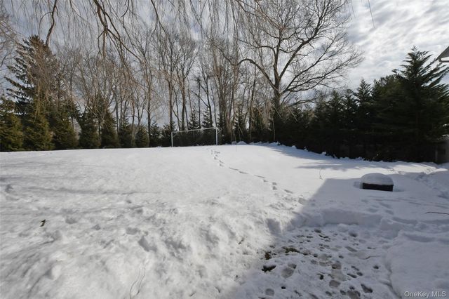 11 Reynolds Road, Shoreham, NY 11786