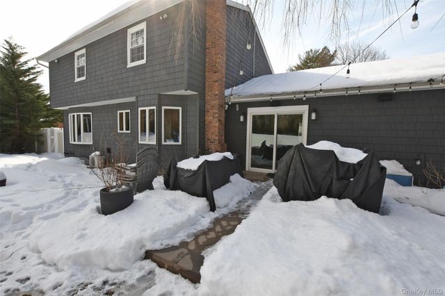 11 Reynolds Road, Shoreham, NY 11786