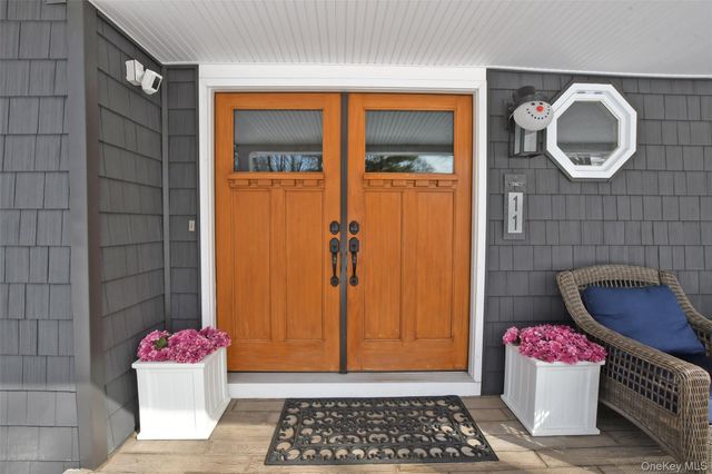 11 Reynolds Road, Shoreham, NY 11786