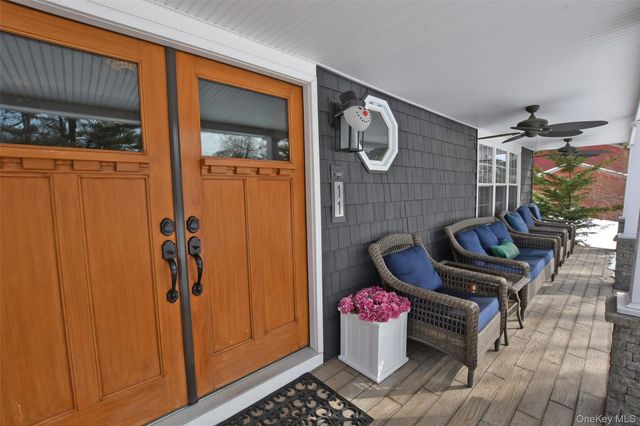 11 Reynolds Road, Shoreham, NY 11786