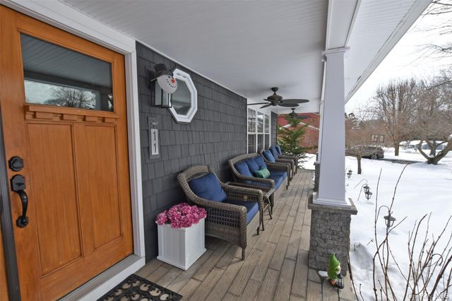 11 Reynolds Road, Shoreham, NY 11786