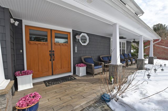 11 Reynolds Road, Shoreham, NY 11786