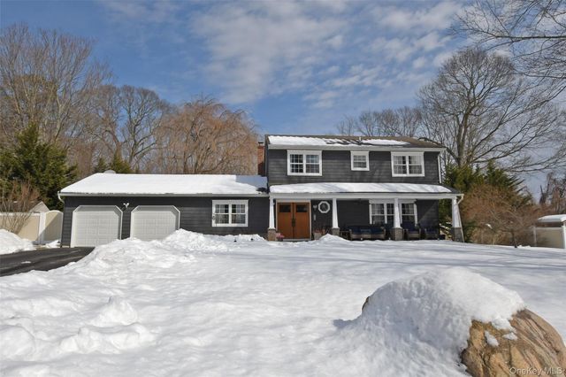 11 Reynolds Road, Shoreham, NY 11786