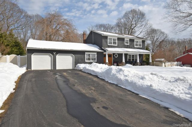 11 Reynolds Road, Shoreham, NY 11786