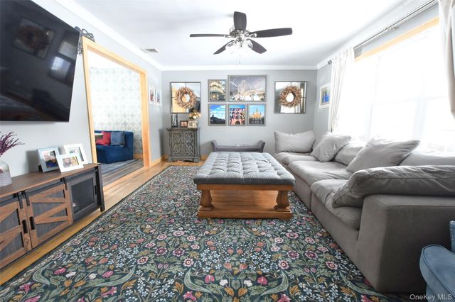 11 Reynolds Road, Shoreham, NY 11786