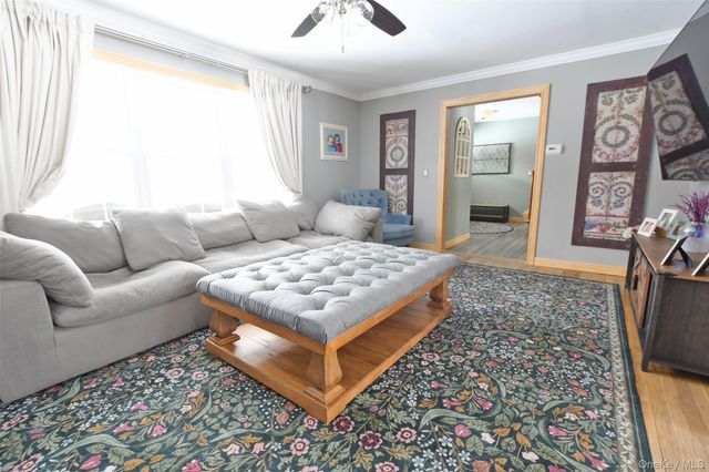 11 Reynolds Road, Shoreham, NY 11786