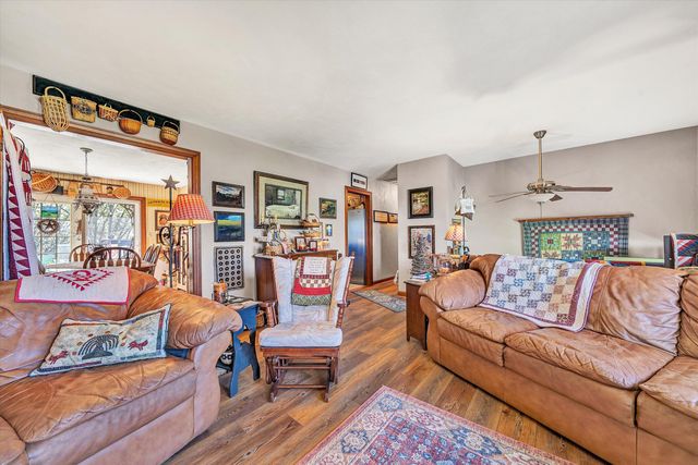 262 Mountain View RD, Troutville, VA 24175