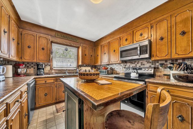 262 Mountain View RD, Troutville, VA 24175