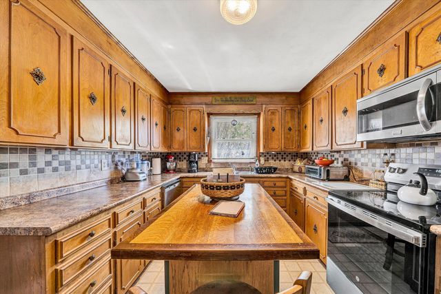 262 Mountain View RD, Troutville, VA 24175