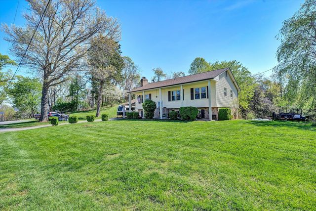 262 Mountain View RD, Troutville, VA 24175