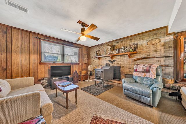 262 Mountain View RD, Troutville, VA 24175