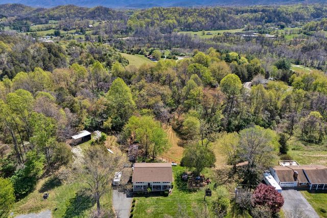262 Mountain View RD, Troutville, VA 24175