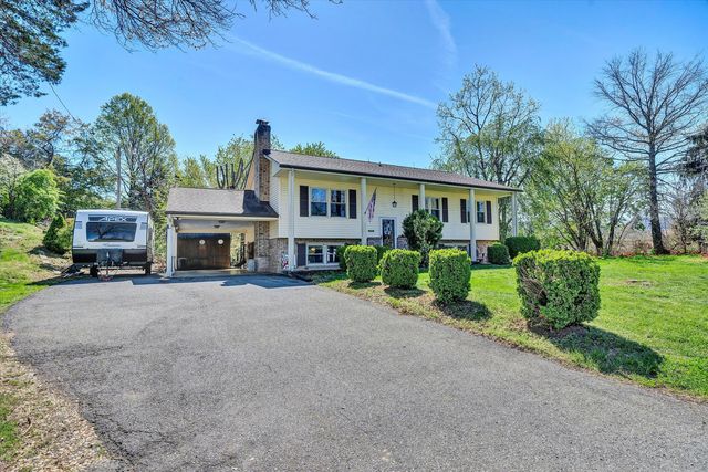 262 Mountain View RD, Troutville, VA 24175