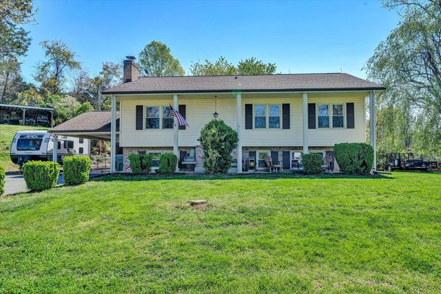 262 Mountain View RD, Troutville, VA 24175
