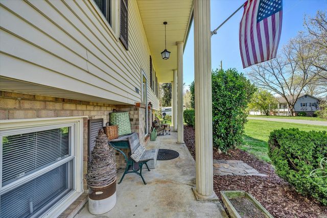 262 Mountain View RD, Troutville, VA 24175