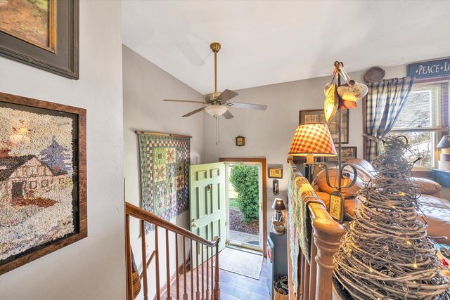 262 Mountain View RD, Troutville, VA 24175