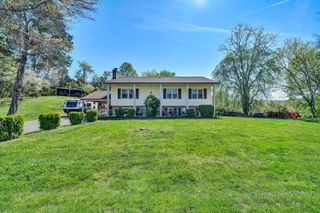 262 Mountain View RD, Troutville, VA 24175