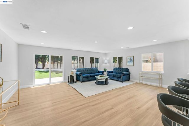 2624 Damien Ave, La Verne, CA 91750