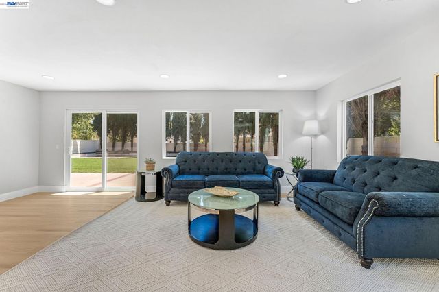 2624 Damien Ave, La Verne, CA 91750