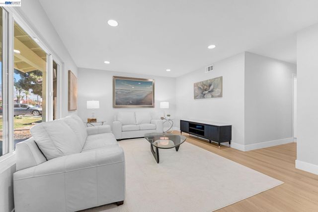 2624 Damien Ave, La Verne, CA 91750