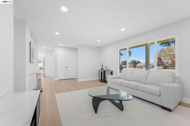 2624 Damien Ave, La Verne, CA 91750