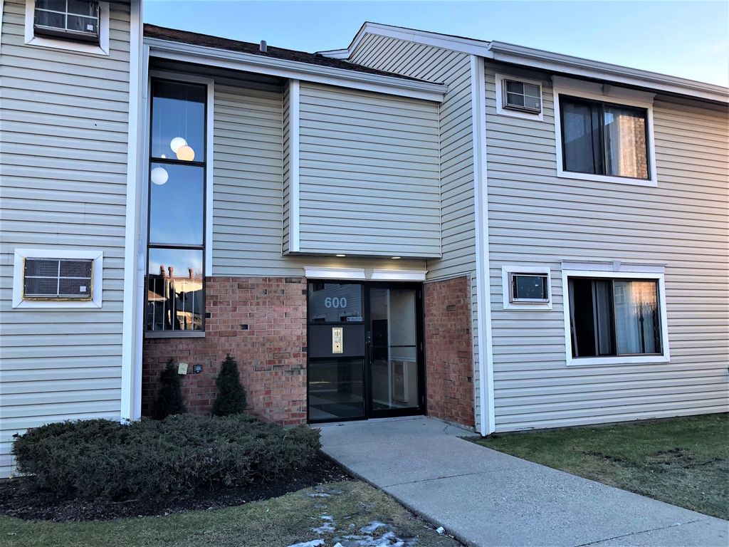 600 Bayside Drive 5, Palatine, IL 60074