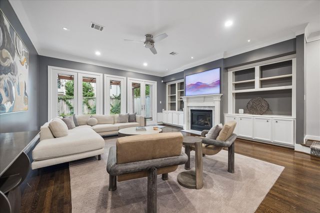 2109 Briarglen Drive, Houston, TX 77027
