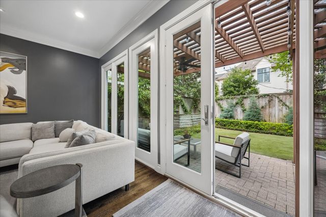 2109 Briarglen Drive, Houston, TX 77027