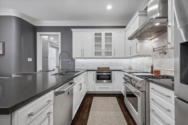 2109 Briarglen Drive, Houston, TX 77027