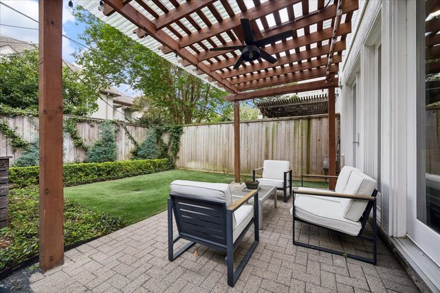 2109 Briarglen Drive, Houston, TX 77027