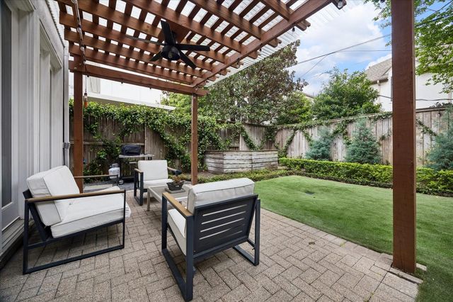 2109 Briarglen Drive, Houston, TX 77027