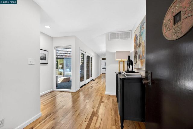 242 The Knoll, Orinda, CA 94563