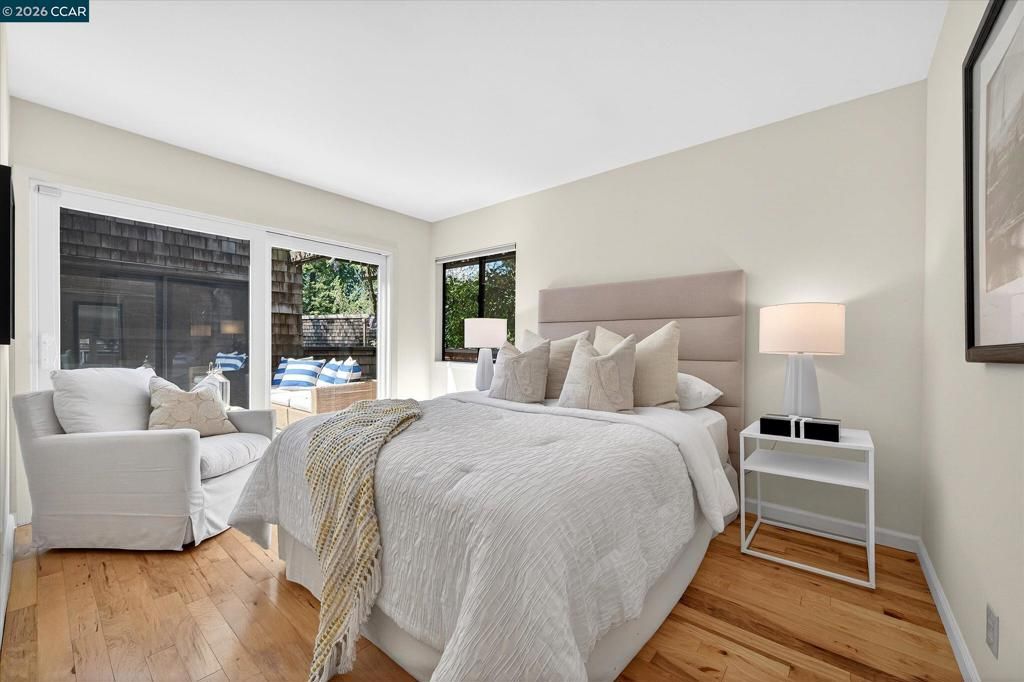 Image 19 of property listing at 242 The Knoll, Orinda, CA 94563