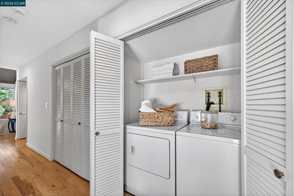 Image 21 of property listing at 242 The Knoll, Orinda, CA 94563