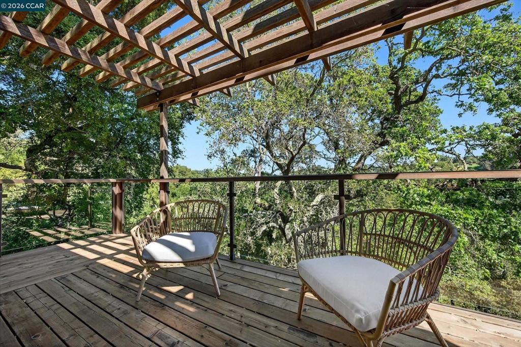 Image 23 of property listing at 242 The Knoll, Orinda, CA 94563