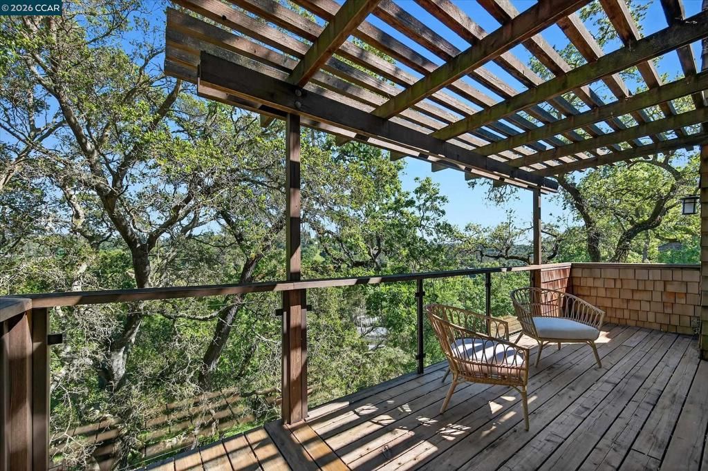 Image 24 of property listing at 242 The Knoll, Orinda, CA 94563