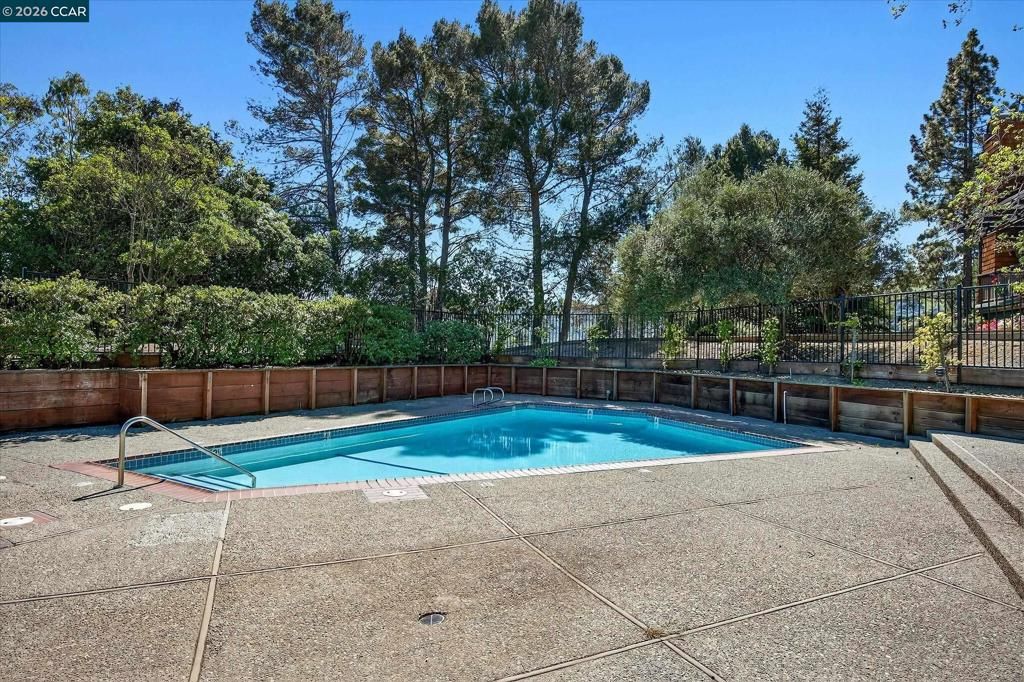 Image 27 of property listing at 242 The Knoll, Orinda, CA 94563