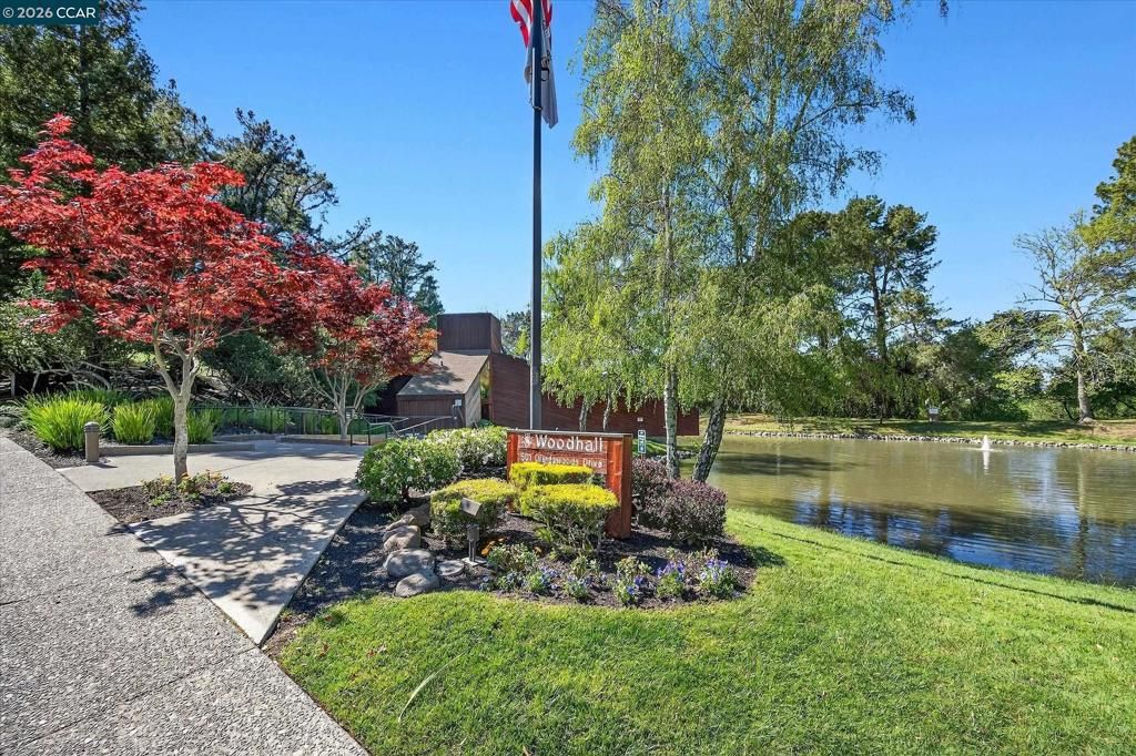 Image 28 of property listing at 242 The Knoll, Orinda, CA 94563