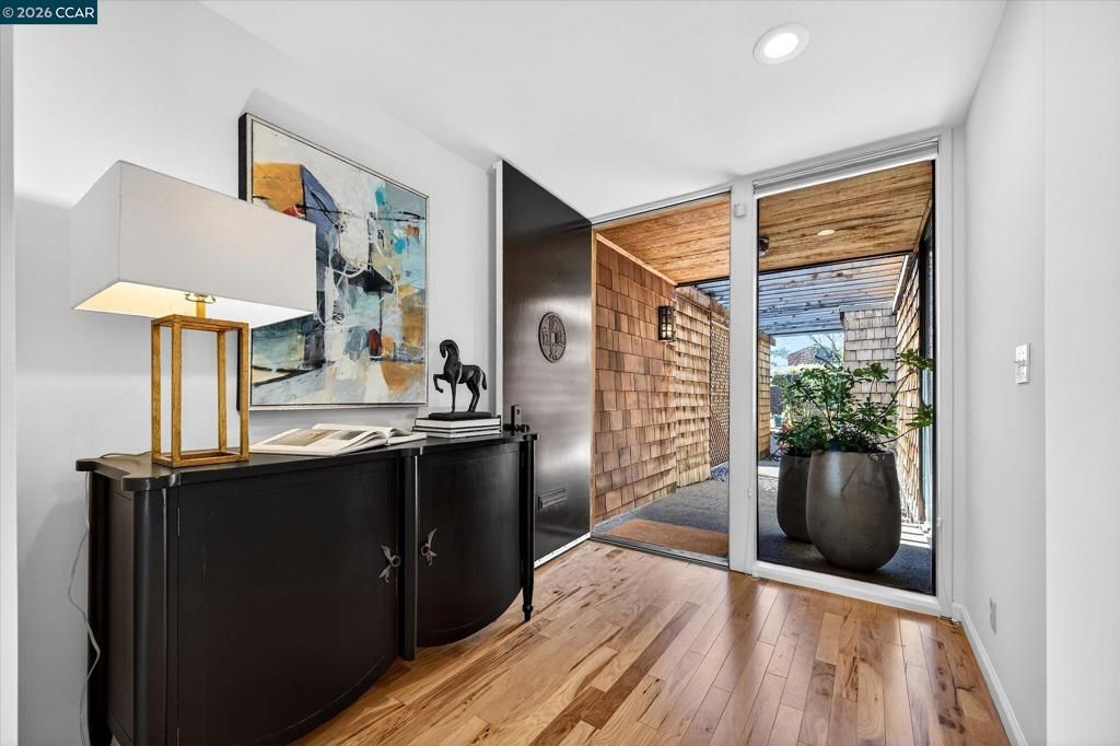 Image 4 of property listing at 242 The Knoll, Orinda, CA 94563