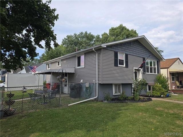 38 Colonial Dr, Tonawanda, NY 14150
