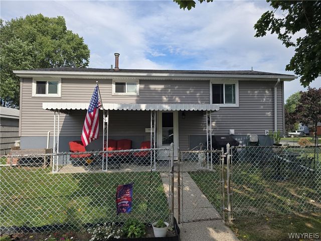 38 Colonial Dr, Tonawanda, NY 14150