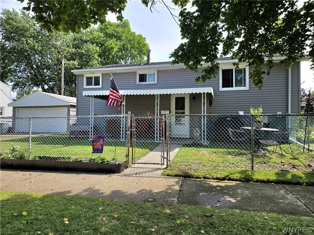 38 Colonial Dr, Tonawanda, NY 14150