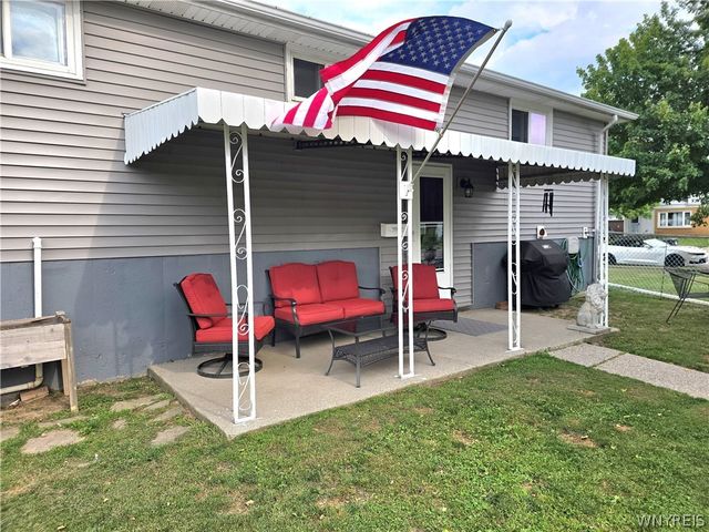 38 Colonial Dr, Tonawanda, NY 14150